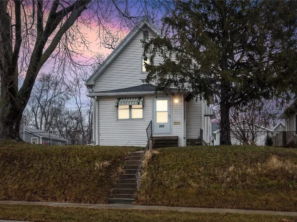 820 Center Point Rd NE, Cedar Rapids, IA 52402