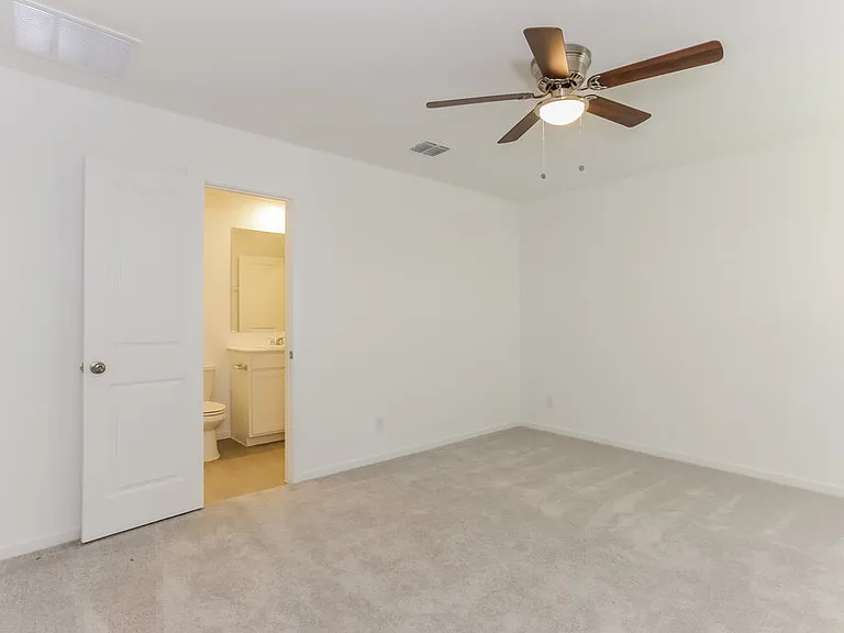 1727 Crossbill St — Photo 9