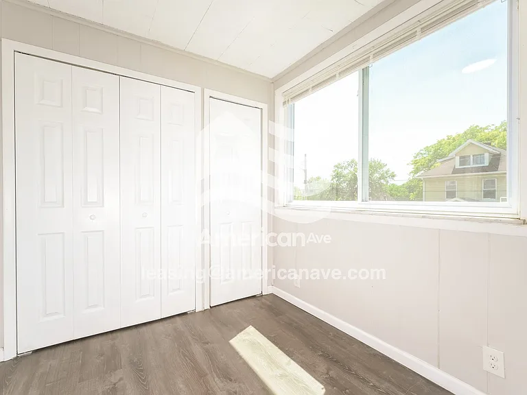 1531944_012_bedroom_12.jpg
