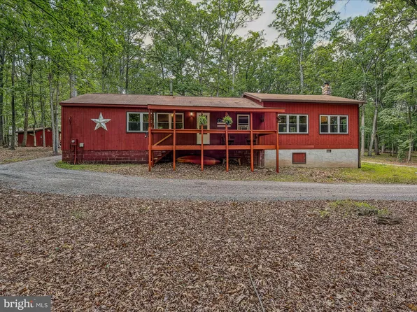 50 Bench Ln, Great Cacapon, WV 25422