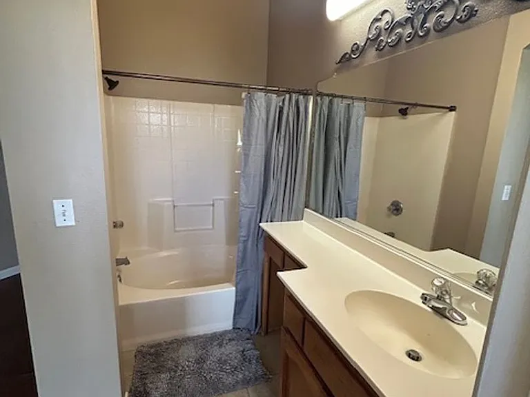 1896 N Matthew Ave — Photo 27