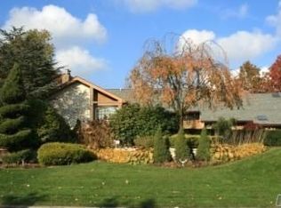 21 Brycewood Dr, Dix Hills, NY 11746