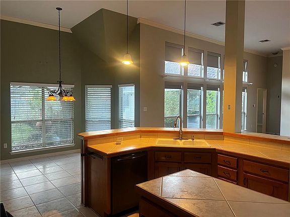 5th image of 296 Forest Brook Blvd
