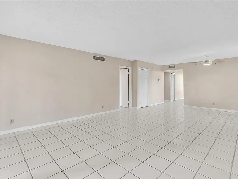 16252 Laurel Dr #201 — Photo 16
