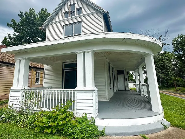 1141 Chestnut St — Photo 1