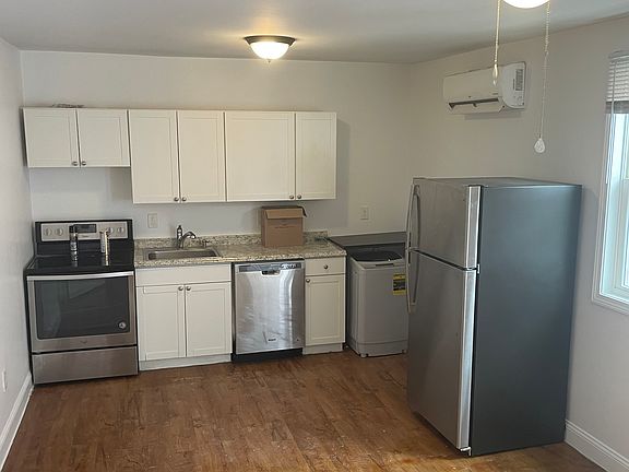 5th image of 1232 Commercial St #1232