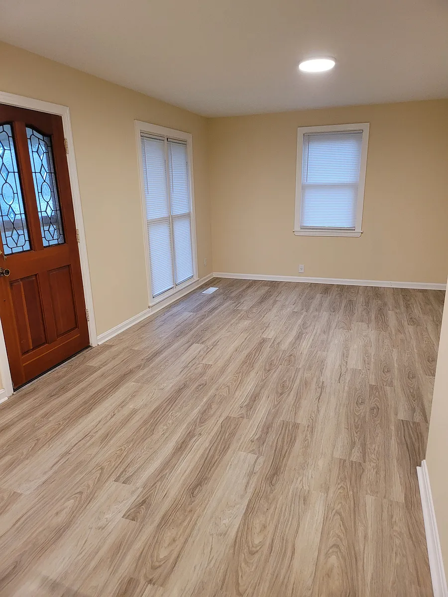 Living room - 517 Fairlane Dr