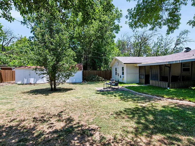 8005 Lazy Lane Rd — Photo 28