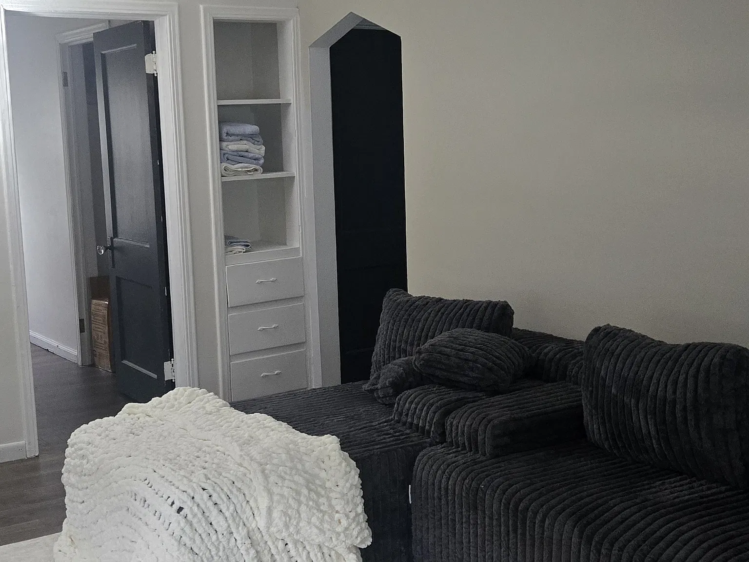 3 bed, 900 sqft, $1,200 — Photo 2