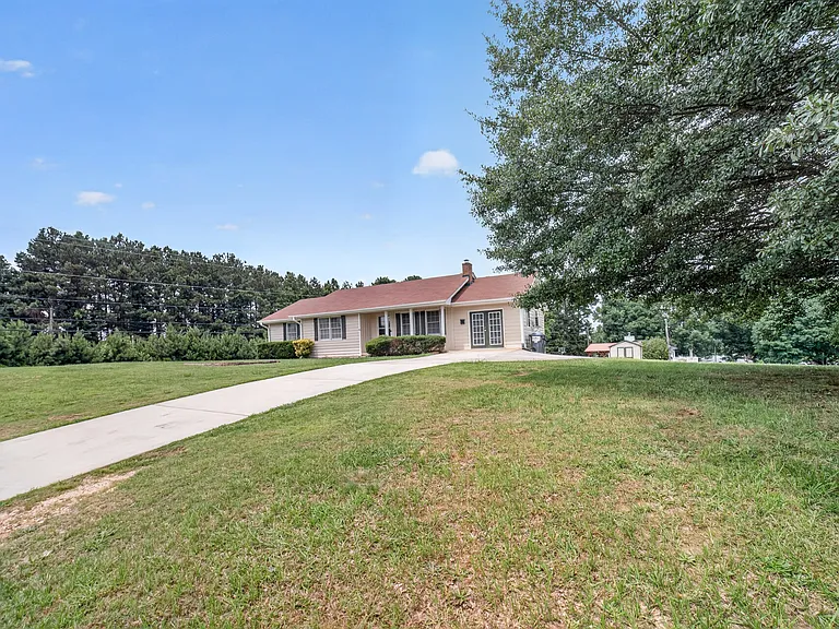 2591 Doc Hughes Rd — Photo 2