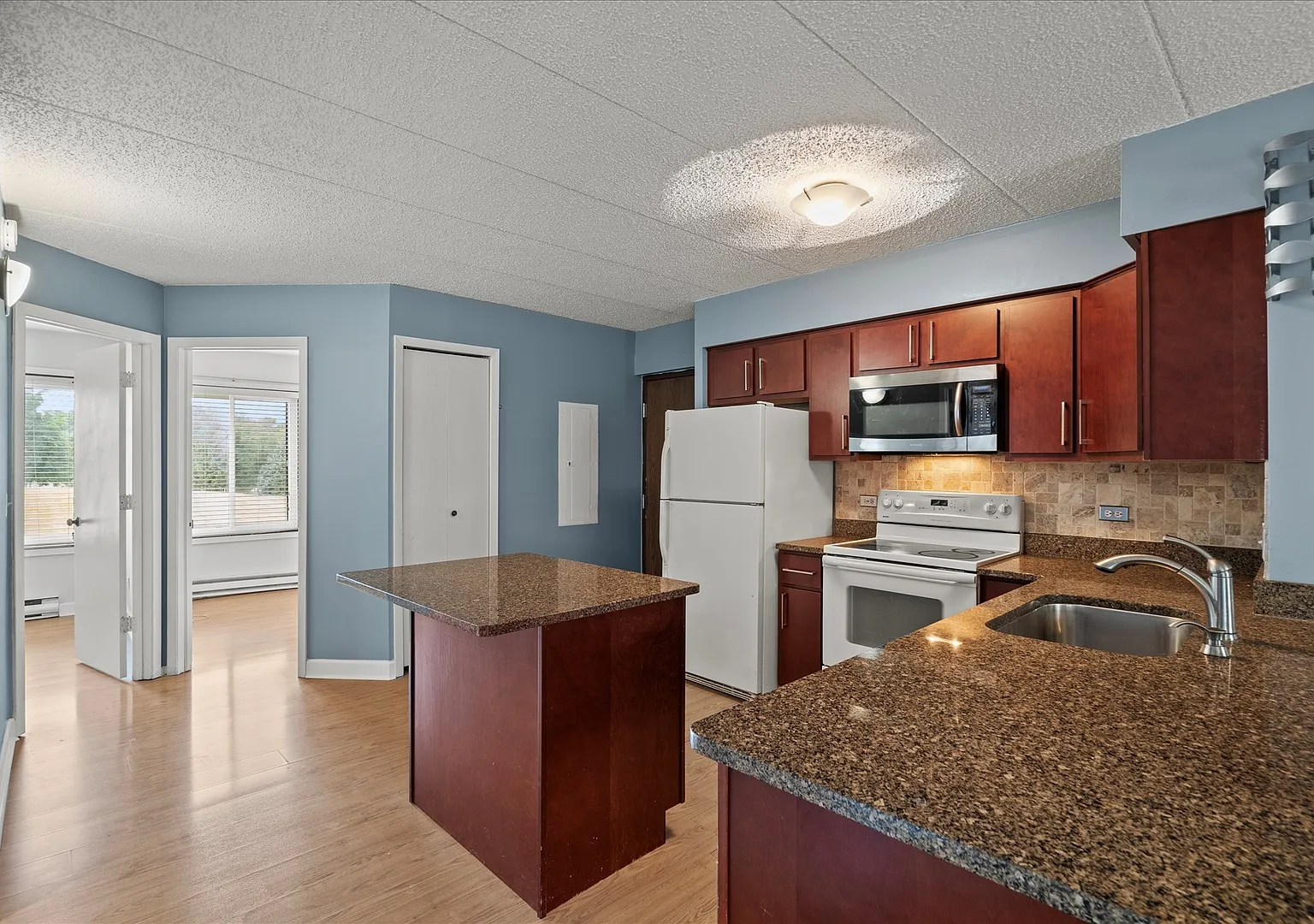 2 bed, $1,900 — Photo 4