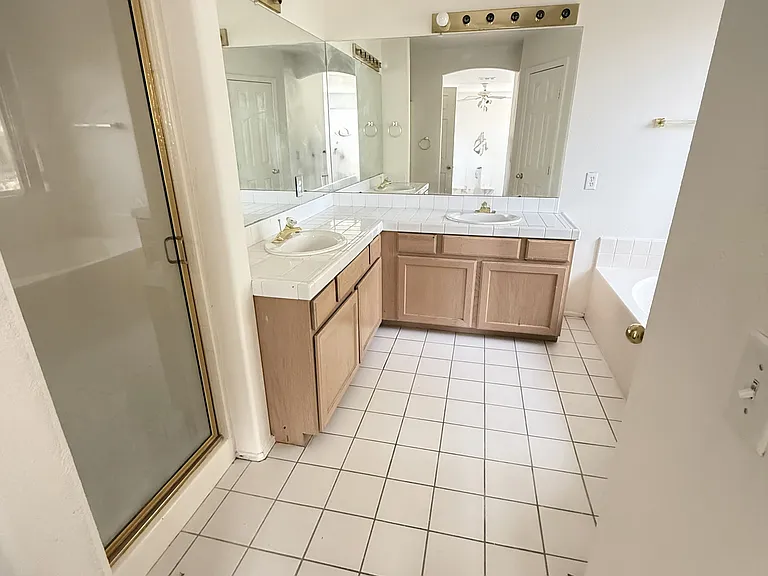 8210 Broward Ln — Photo 4