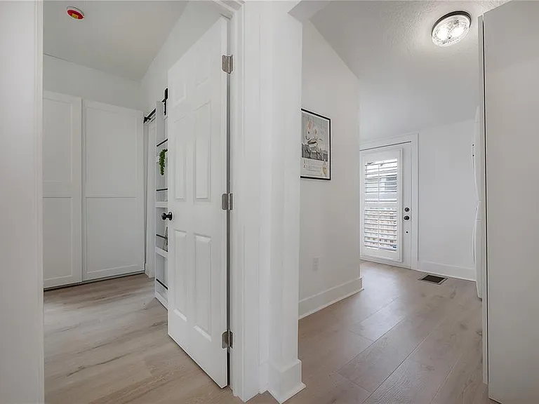 408 E Amelia Ave — Photo 30