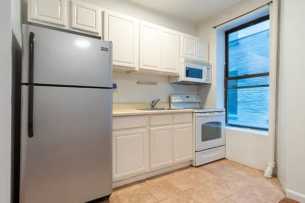 Rented by Julianna Realty Corp | media 14