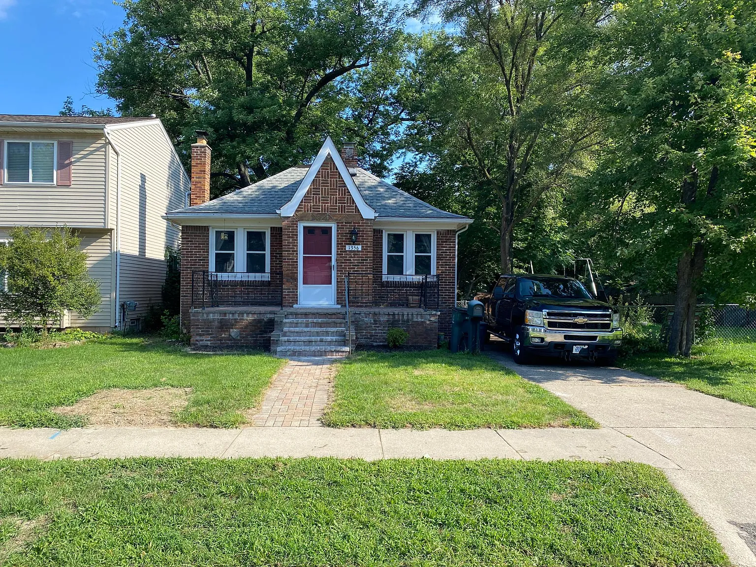 1356 Jean St photo 1