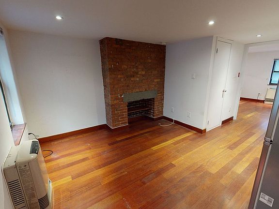 4th image of 338 E 11th St APT 2e
