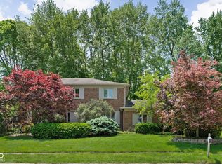 38 Hawthorne Ct, Carmel, IN 46033