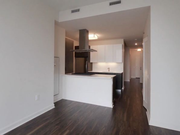 224 N Clark St #1907