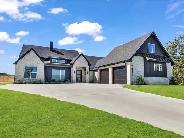 2051 Carrie Ct, Weatherford, TX 76088