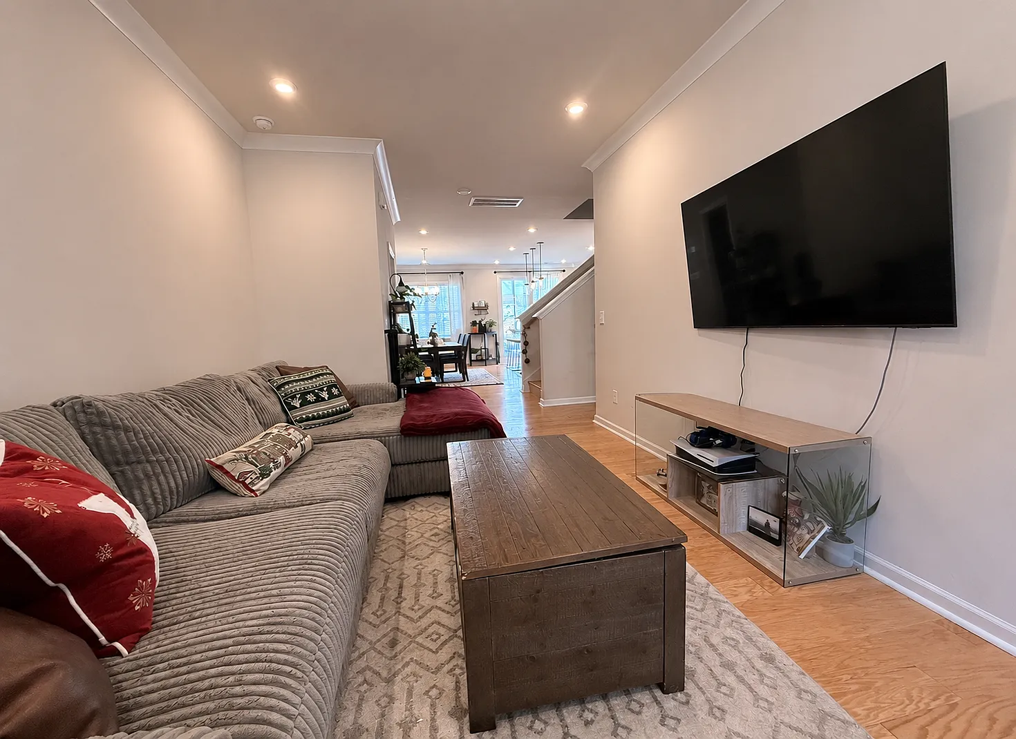 3 bed, 2.5 bath, 1693 sqft, $2,500 — Photo 4