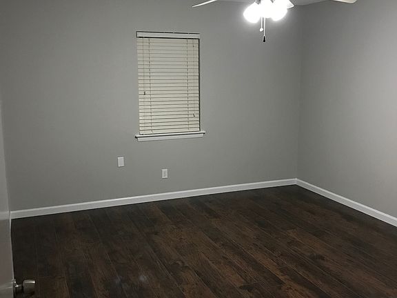 3rd image of 1011 Harris Dr