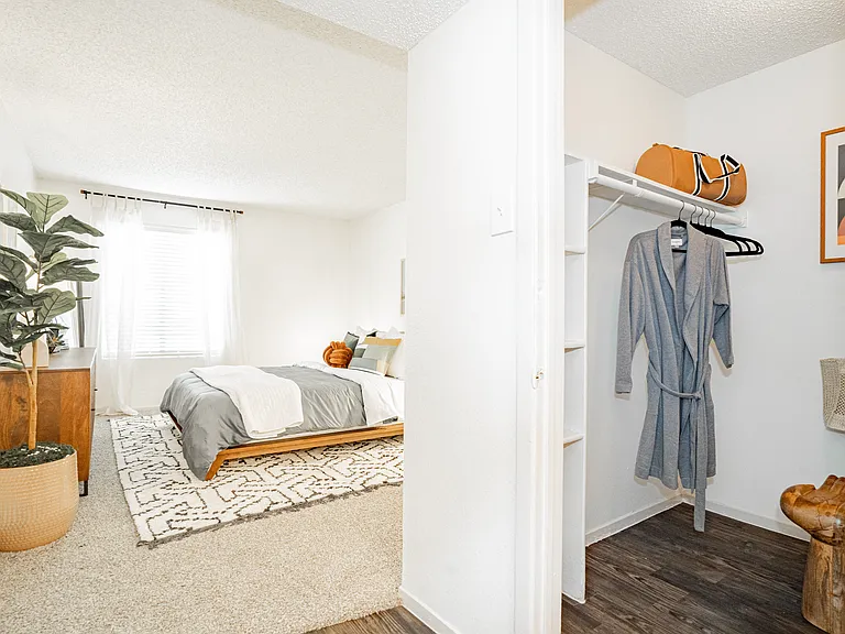 Riverwalk Apartments — Photo 11