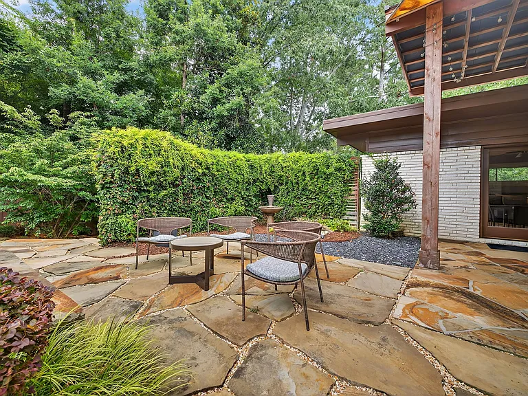 360 Elden Dr — Photo 34