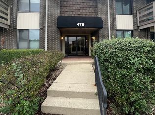 476 Raintree Ct Unit 2C, Glen Ellyn, IL 60137
