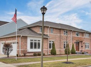 350 S Lawndale Ave, Elmhurst, IL 60126