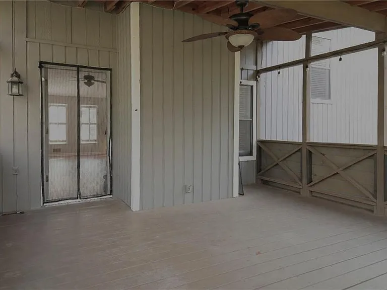 516 Faith St NW — Photo 9