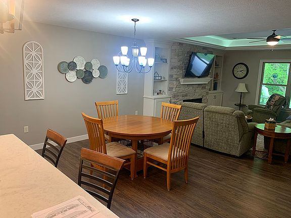 3rd image of 1201 E Bentley Cir