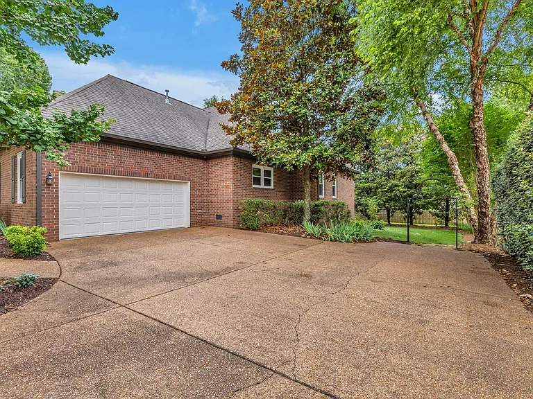 729 Harrow Ln — Photo 44