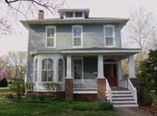 1030 W College Ave, Jacksonville, IL