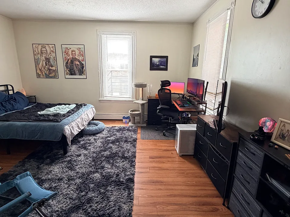131 Howe St #2