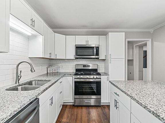 4th image of 909 Bridges Ave E