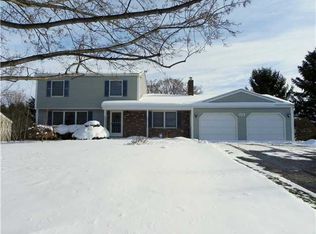 115 Farmington Rd, Farmington, NY 14425