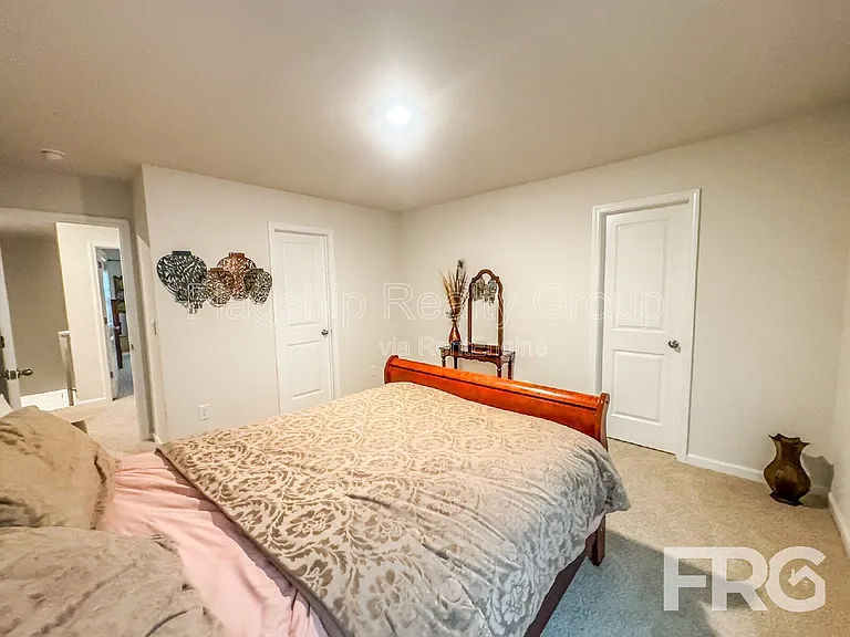 1028 Riverstone Dr — Photo 25