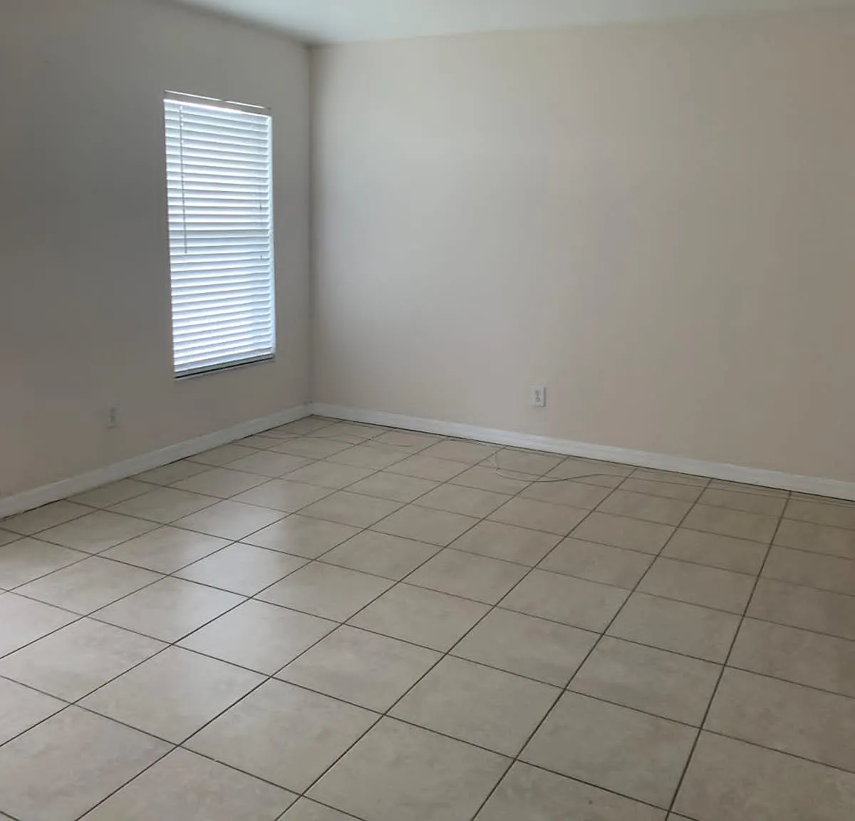 4 bed, 1728 sqft, $2,399 — Photo 3