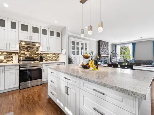 3115 Uplands Dr, Nanaimo, BC V9T 2S9