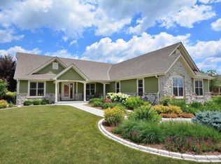 W356N6684 E Stonewood Dr, Oconomowoc, WI 53066