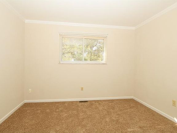 5th image of 303 Saint Jude Cir