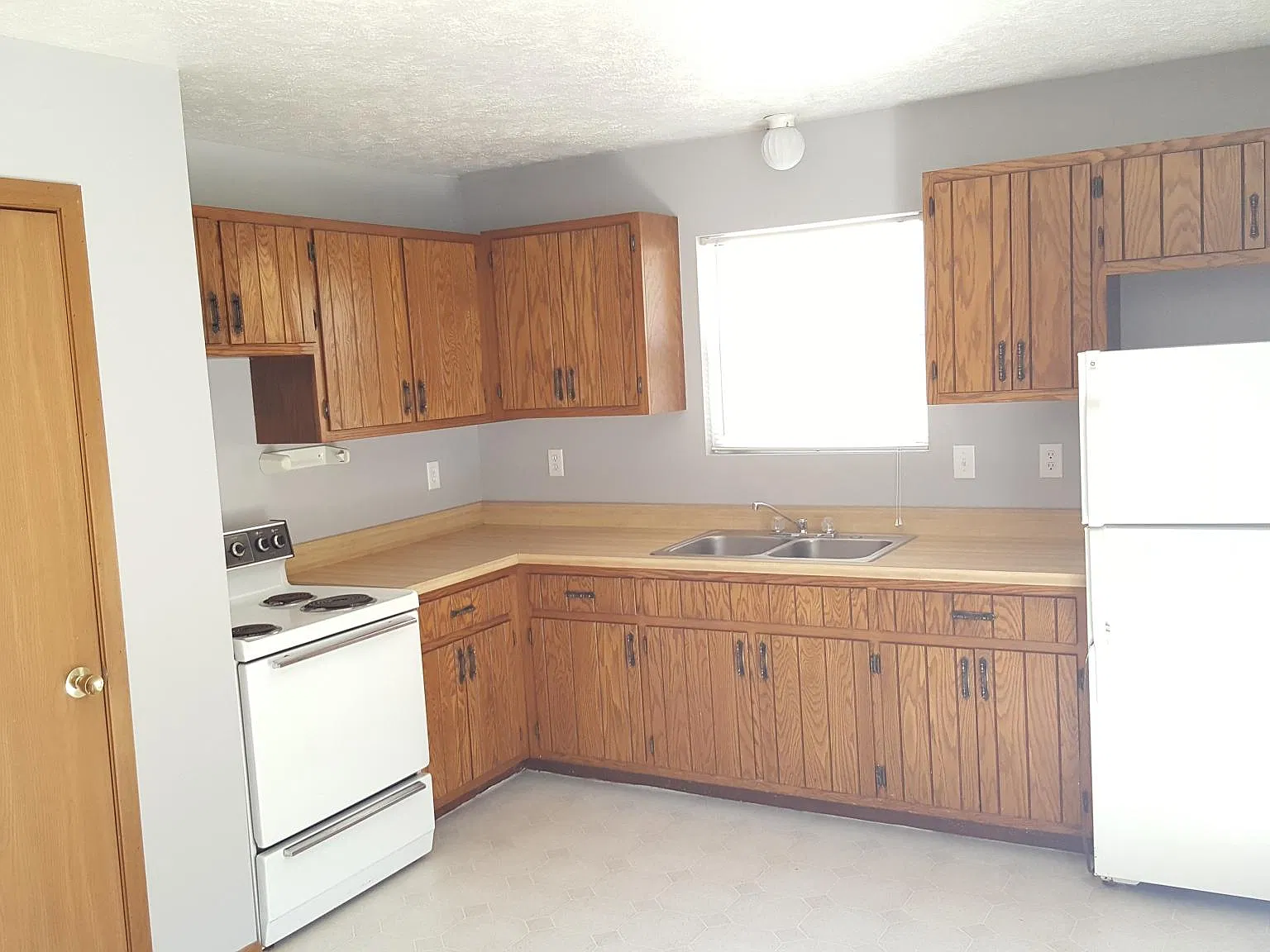 2 bed, 1.5 bath, 1200 sqft, $1,650 — Photo 2