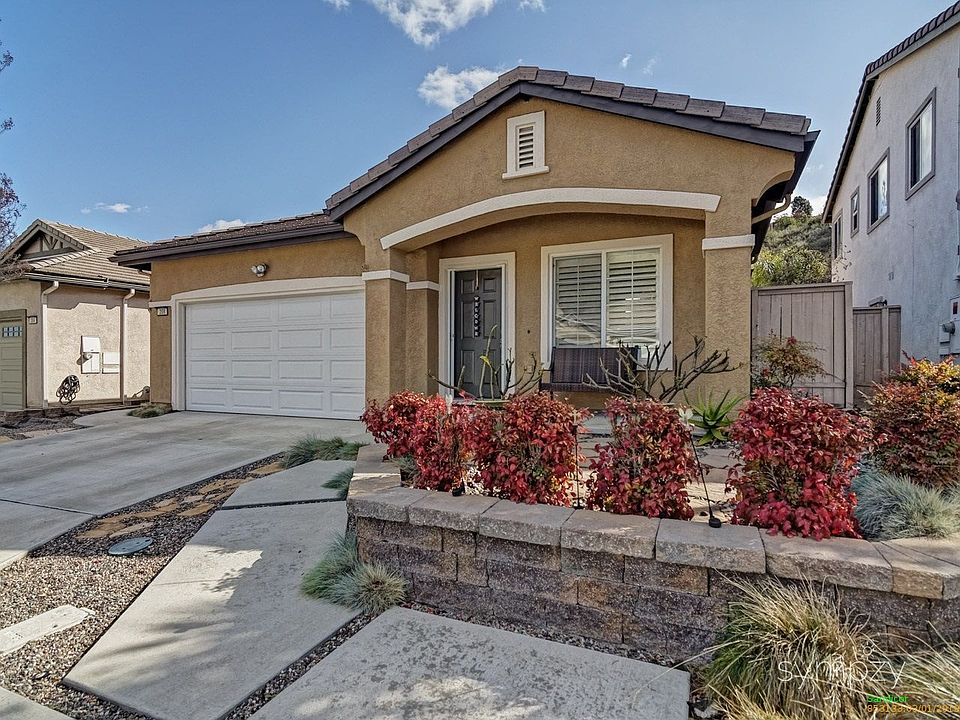 1st image of 208 Canyon Creek Way
