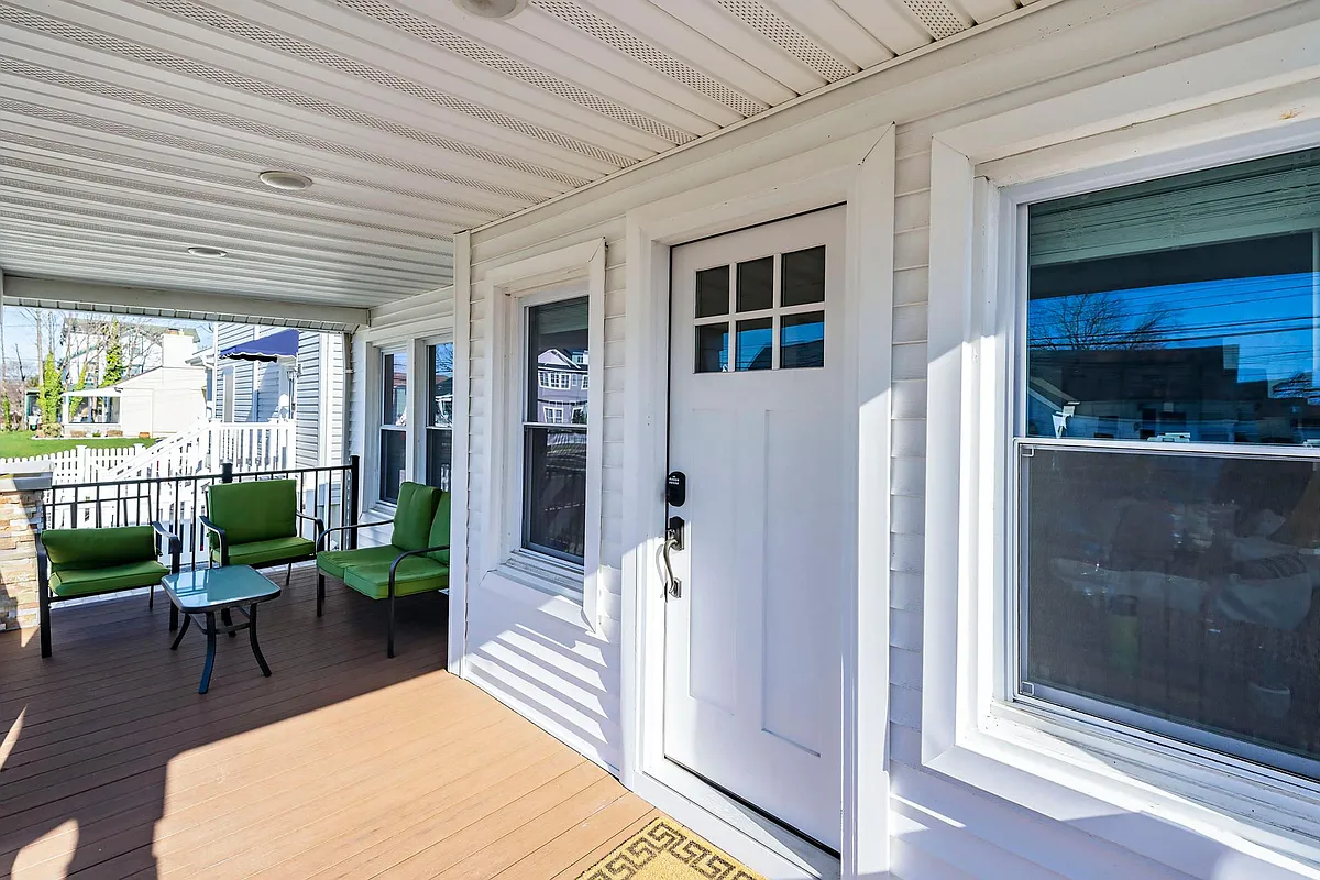 Front Porch - 320 15th Ave