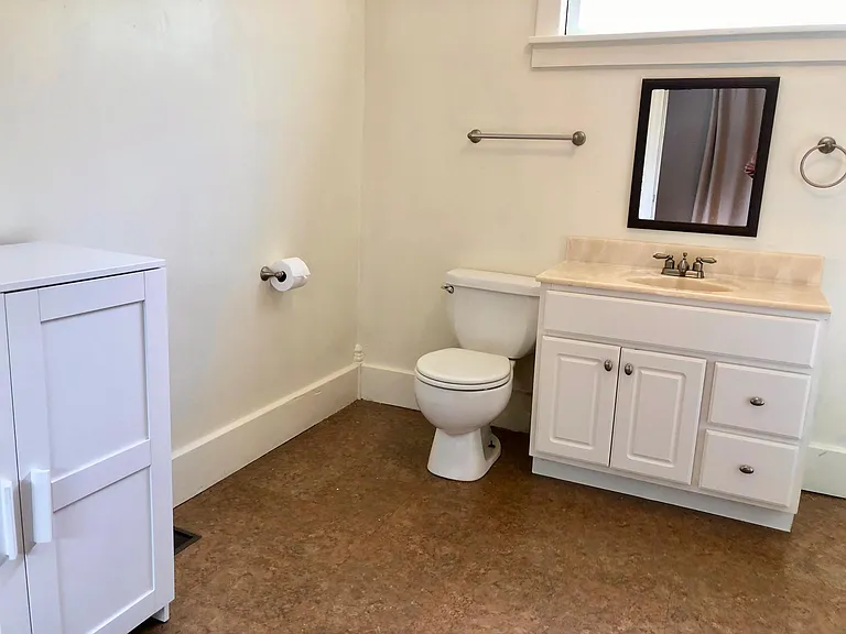 208 S Whites Ave — Photo 13