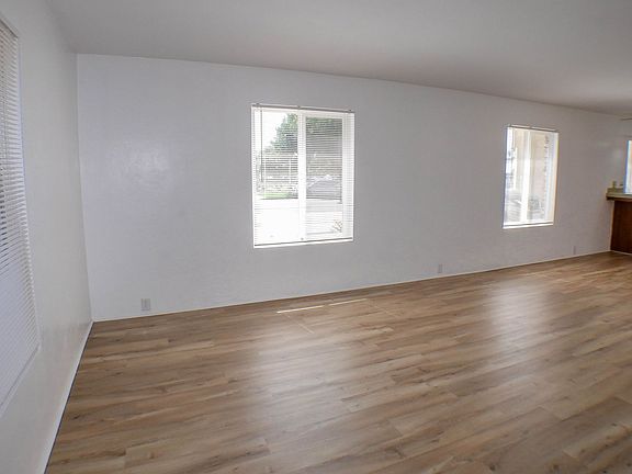 4th image of 1012 Thomas Ave APT A