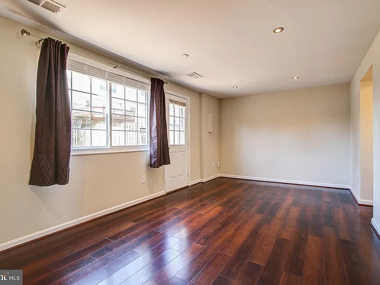 6324 Lightburn Ct — Photo 13