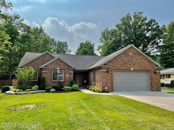 2897 Tanglewood Dr, Smiths Creek, MI 48074