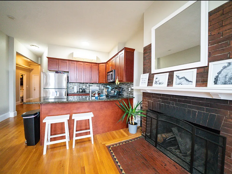 39 Bay State Rd