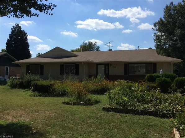 1746 Stoneybrook Dr, High Point, NC 27265